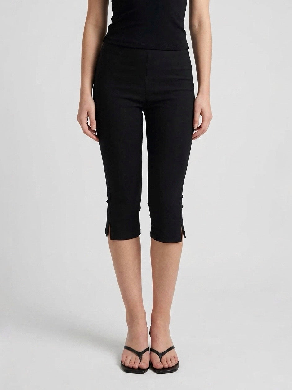 ICON CAPRI PANTS